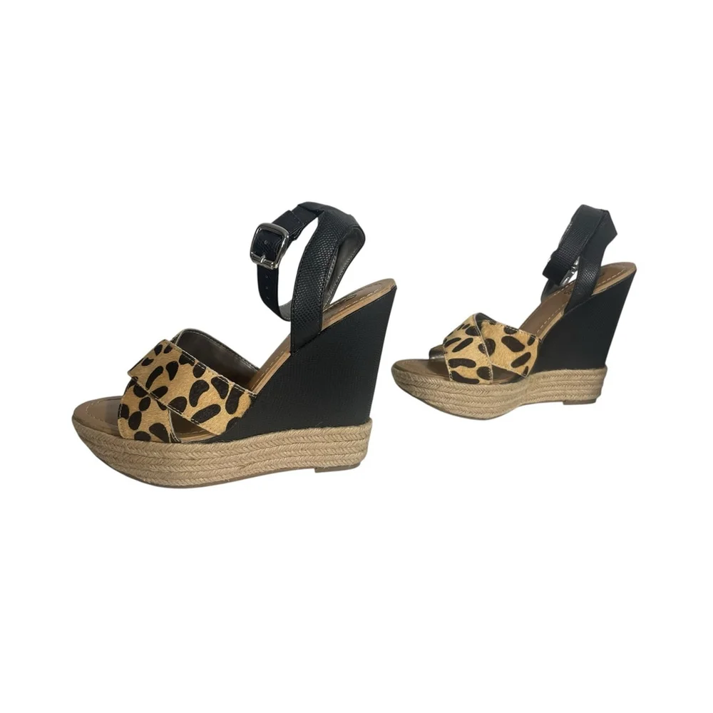 Women's size 8.5 Carlos Santana Wedge Sandals Leopard Print Black peep toe strap